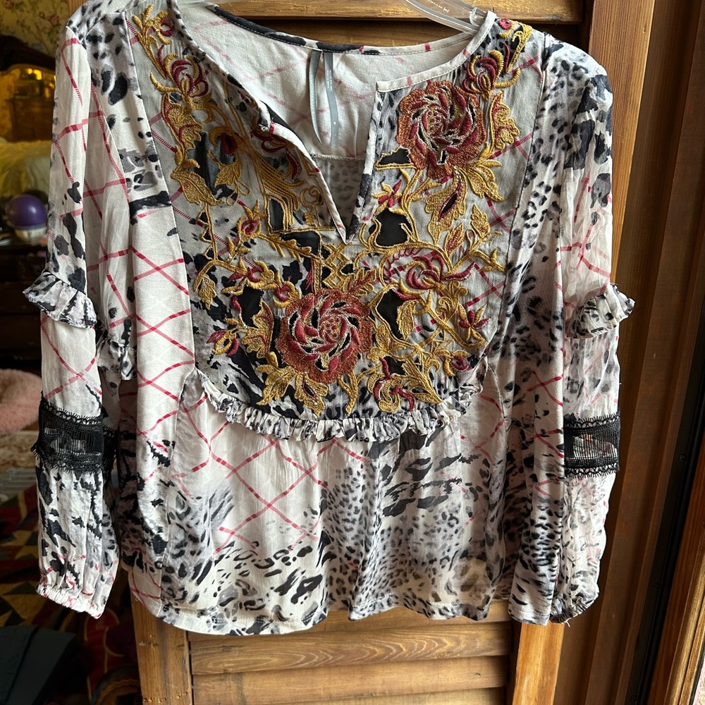 Anthropologie, M, black with embroidery, cotton/knit